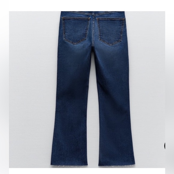 Zara Mid-Rise Mini Flare Ankle Grazer Jean with Raw Hem - Picture 2 of 9